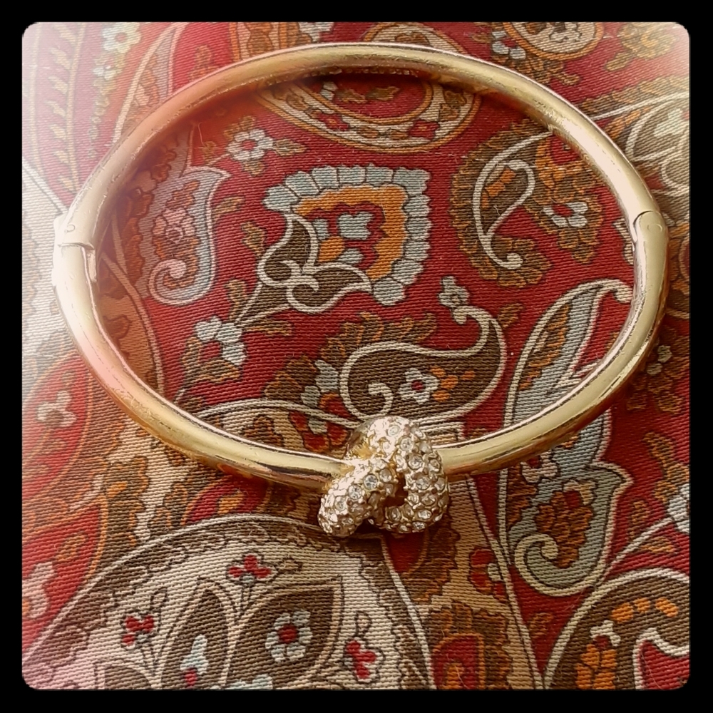 Kate Spade gold sailor's knot bangle